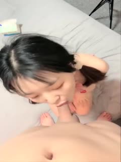 【萌妹子】扎着两个辫子童颜巨乳萌妹子啪啪秀 深喉口交跳蛋道具自慰侧入抽插 很是诱惑喜欢不要错过。